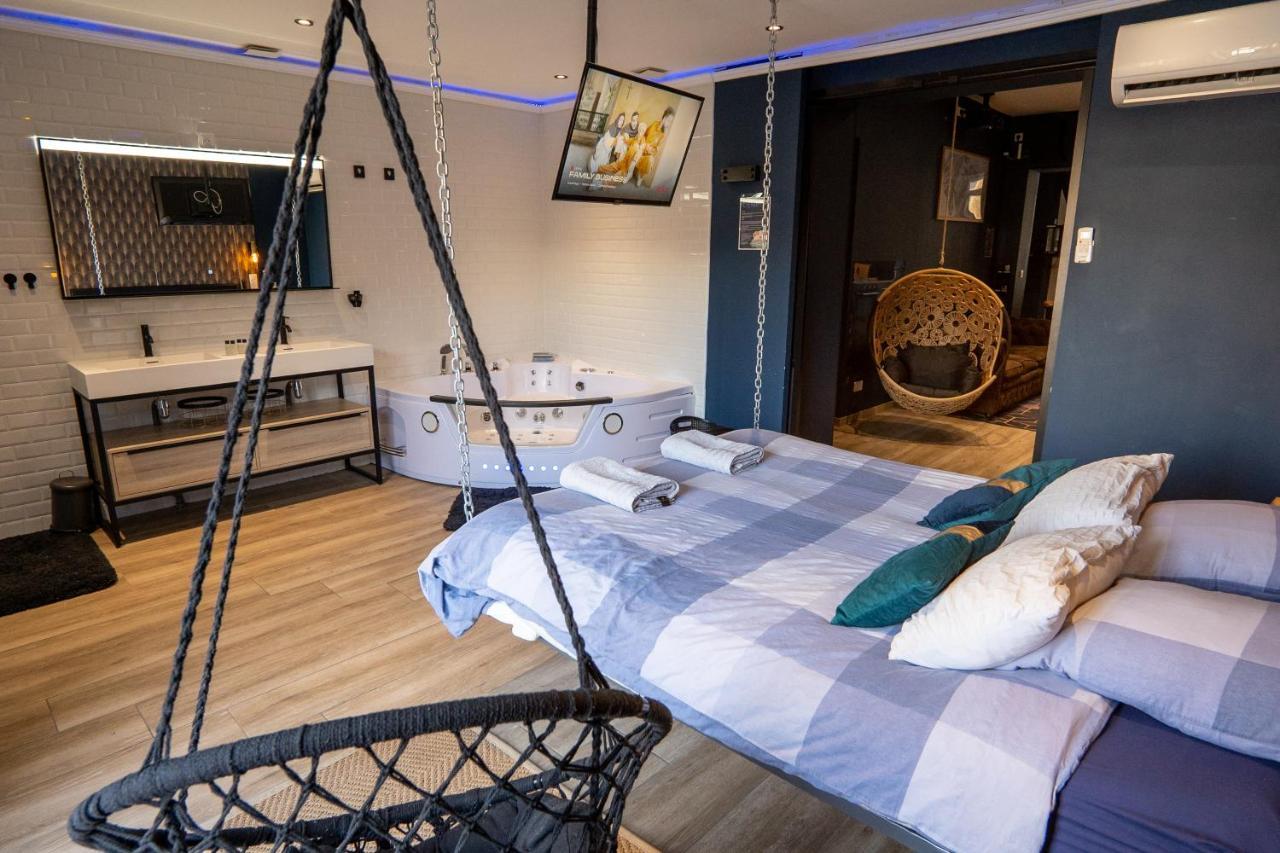 Capsule Temps Suspendu - Balneo, Home Cinema & Billard Valenciennes Exterior foto